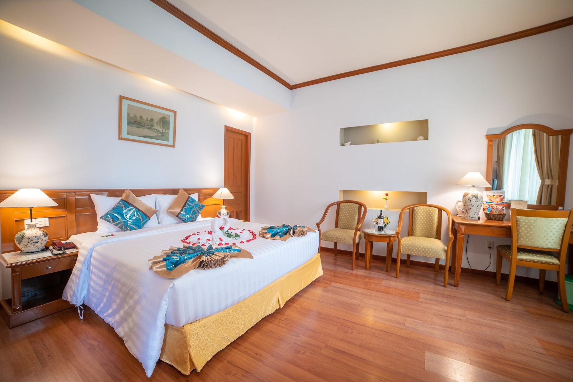 Oscar Saigon 4*