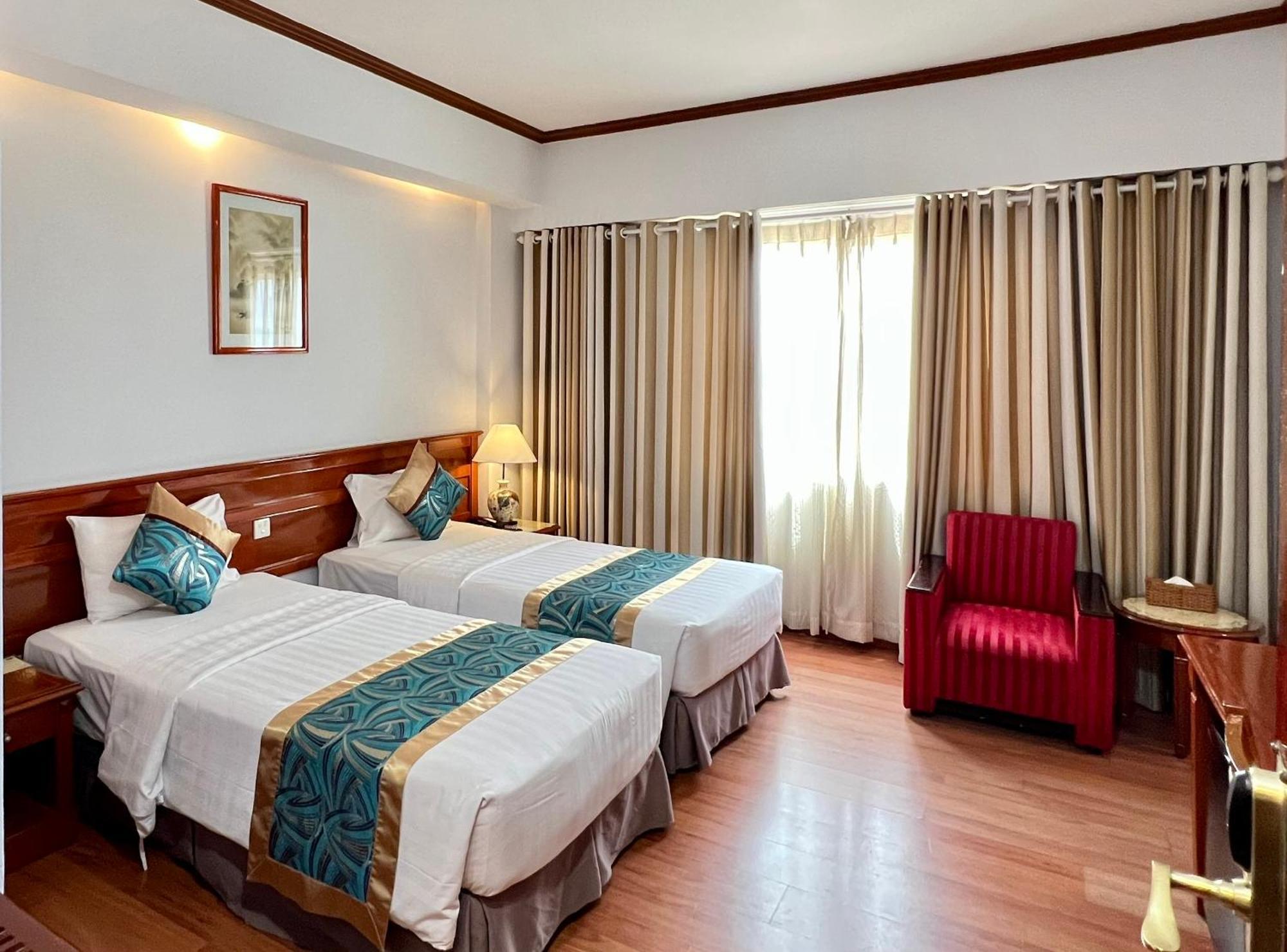 Oscar Saigon Khách sạn 4*