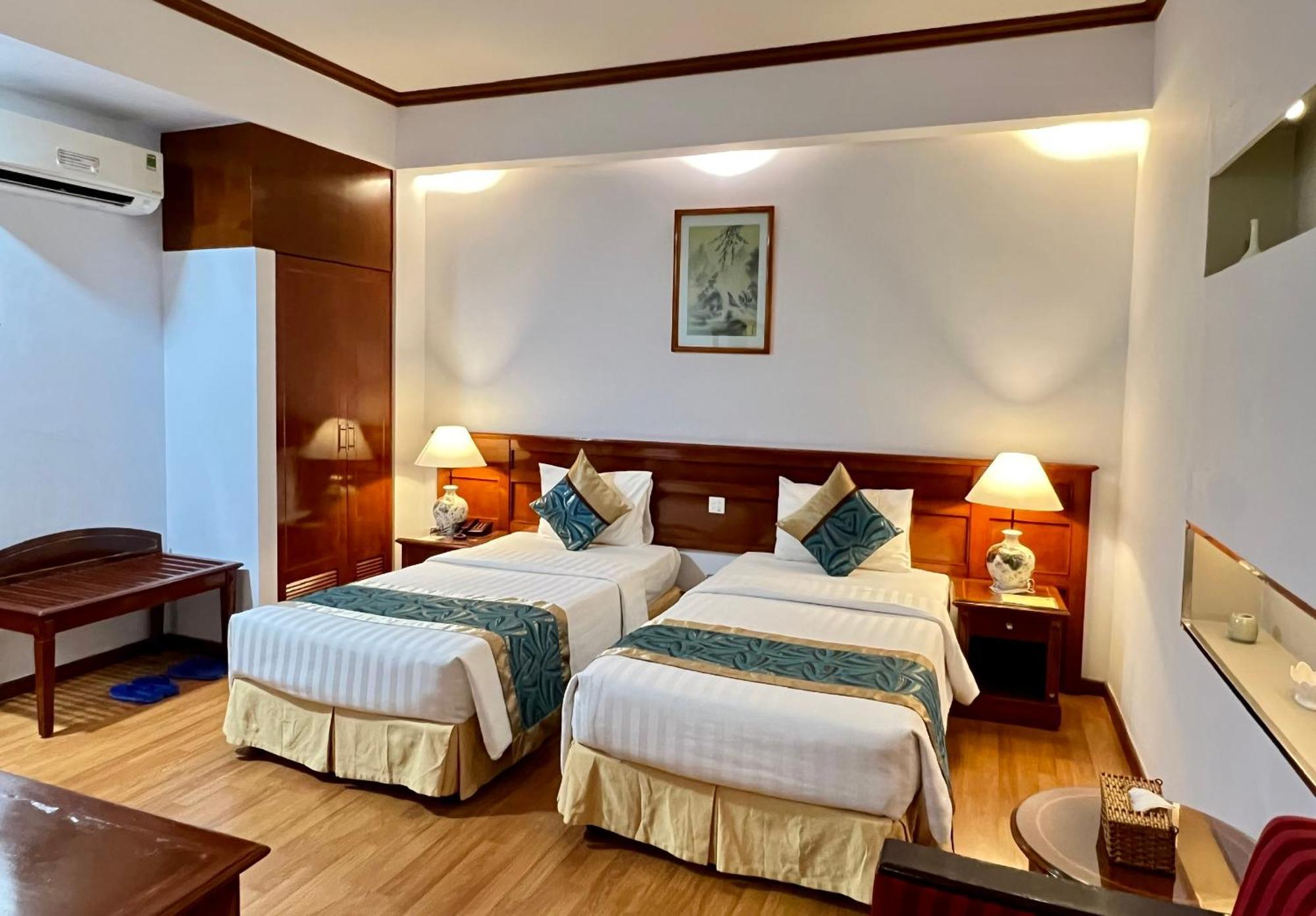 Oscar Saigon Khách sạn 4*